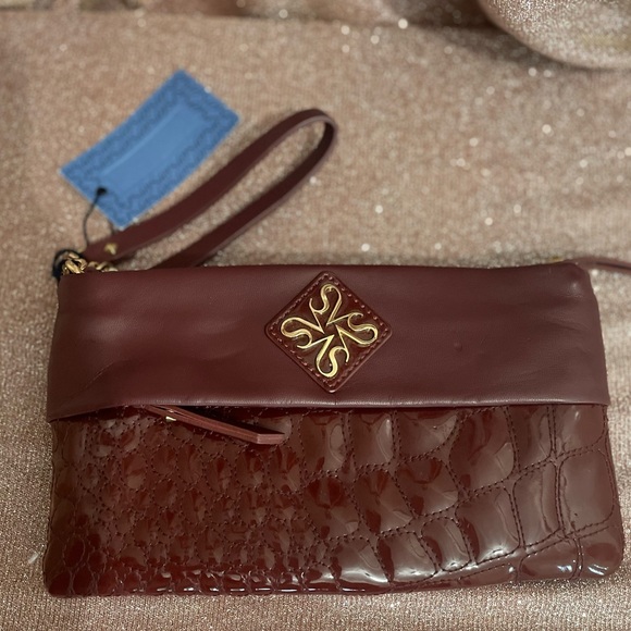 NWT Simply Vera Vera Wang Wristlet Dark Burgundy. - Picture 5 of 8